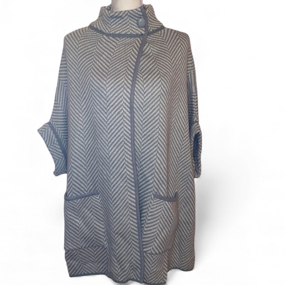 LAUREN CONRAD Riding Cape Sweater Chevron Pattern Gray/White ONE SIZE Fits Most